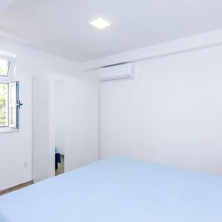 Apartment Paula - One Bedroom With Shared Terrace