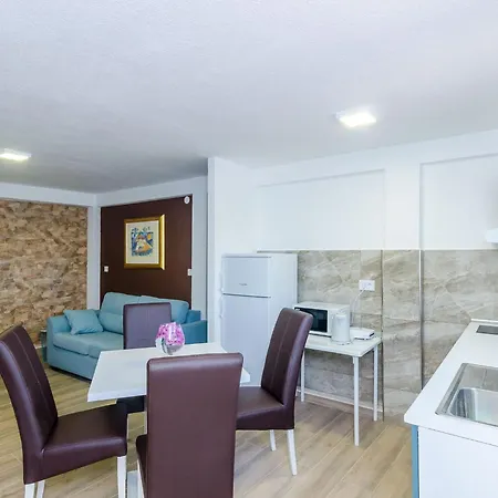 Paula - One Bedroom With Shared Terrace Apartment *