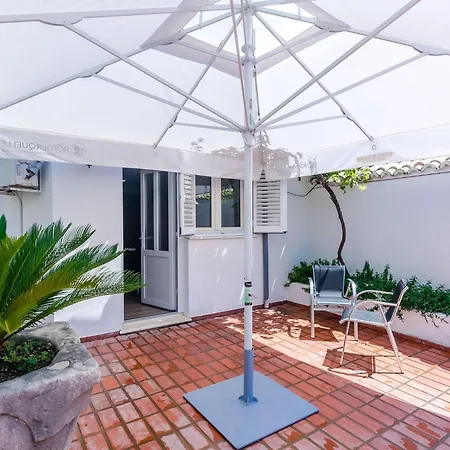 Apartment Paula - One Bedroom With Shared Terrace