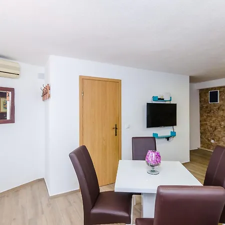 Paula - One Bedroom With Shared Terrace *