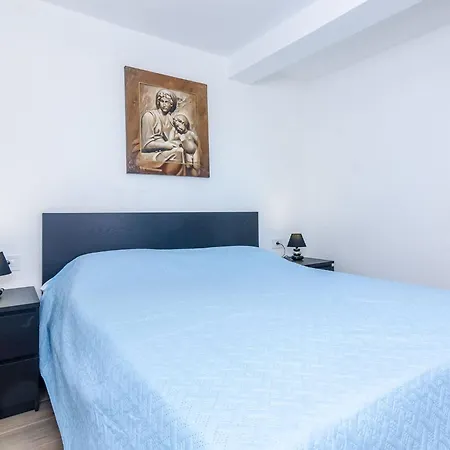 Paula - One Bedroom With Shared Terrace *