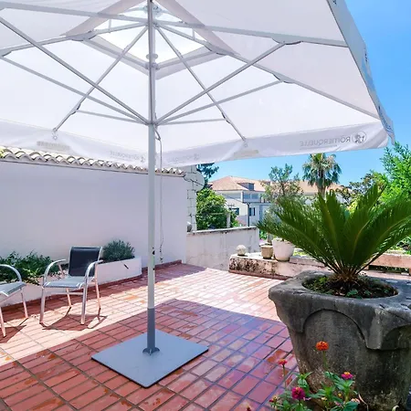 Paula - One Bedroom With Shared Terrace Apartment *