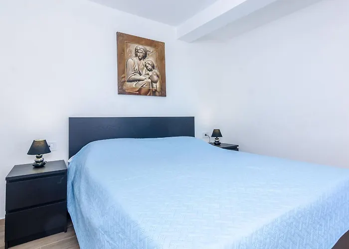 Paula - One Bedroom With Shared Terrace *