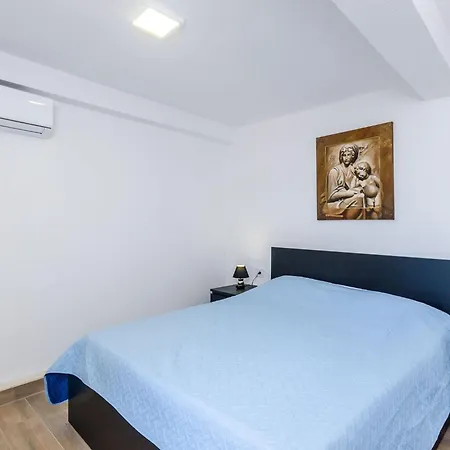 Paula - One Bedroom With Shared Terrace Dubrovnik