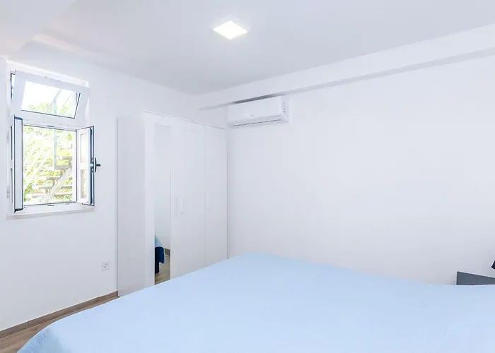 Lägenhet Paula - One Bedroom With Shared Terrace