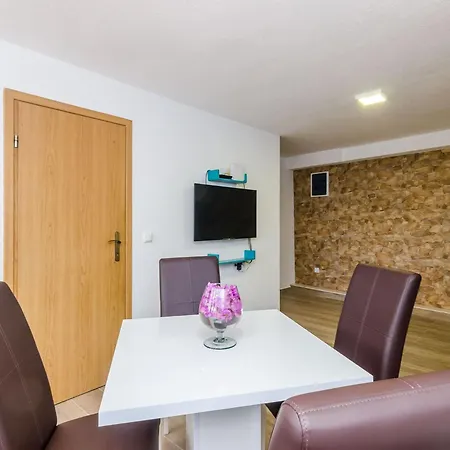דירה Paula - One Bedroom With Shared Terrace *